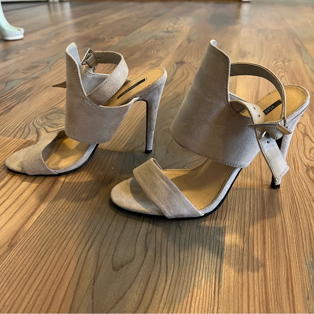 ⭐️B2G1⭐️ FOREVER21 SUEDE CREAM HEELS